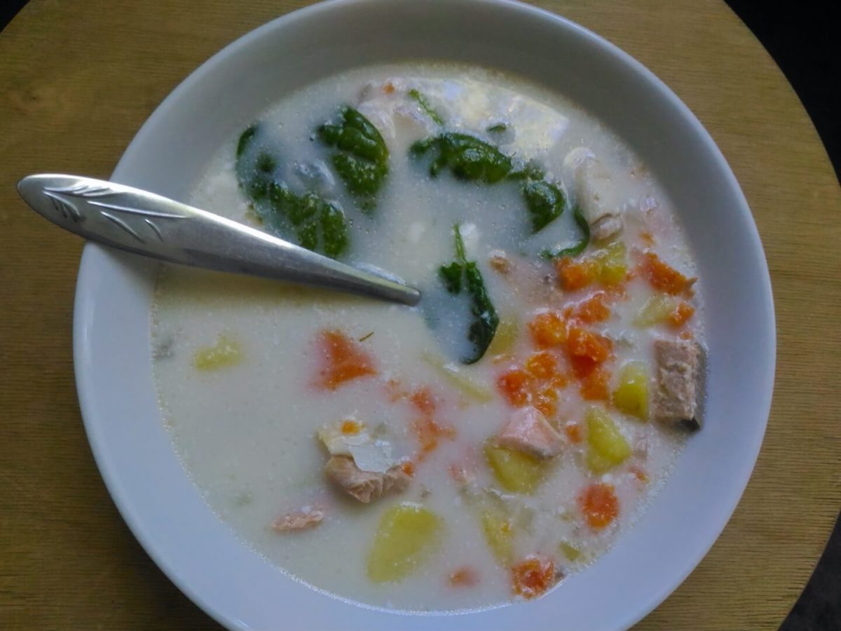 Суп из лосося со сливками и плавленым сыром
